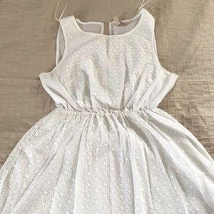 H&M, women’s size 6, white flower dress.
